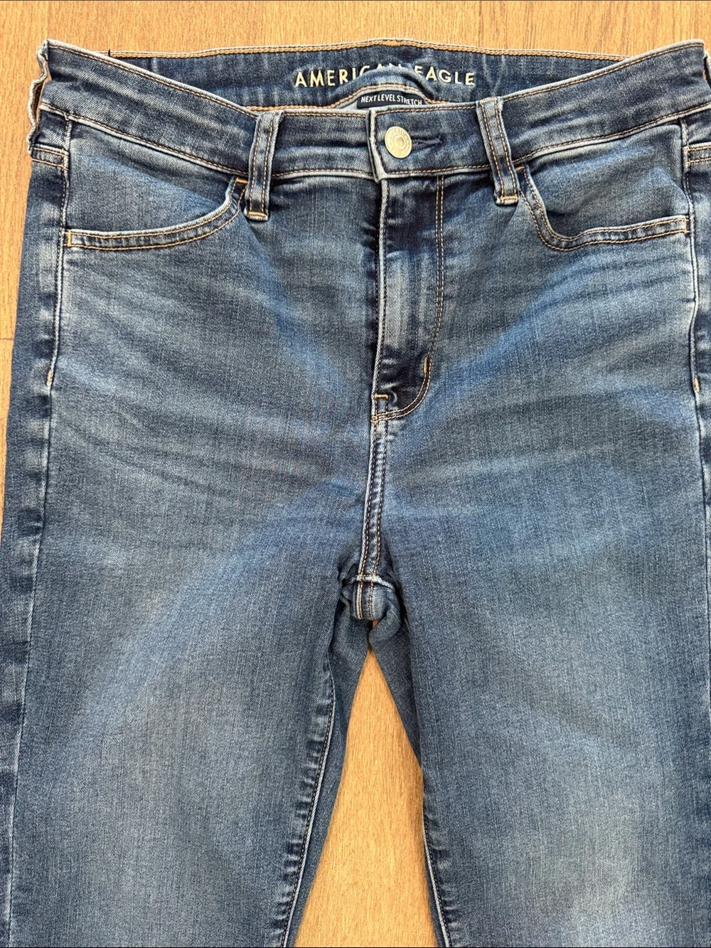 AE Next Level High-Waisted Jegging Comfort Stretch Womens 10 Regular Medium Wash